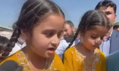 ಪ್ರವಾಹ ಸಂತ್ರಸ್ತರಿಗೆ ನೆರವು ನೀಡಲು ಕಾಶ್ಮೀರಕ್ಕೆ ಭೇಟಿ ನೀಡಿ; ಪ್ರಧಾನಿ ಮೋದಿಗೆ ಬಾಲಕಿಯರಿಂದ ಆಹ್ವಾನ