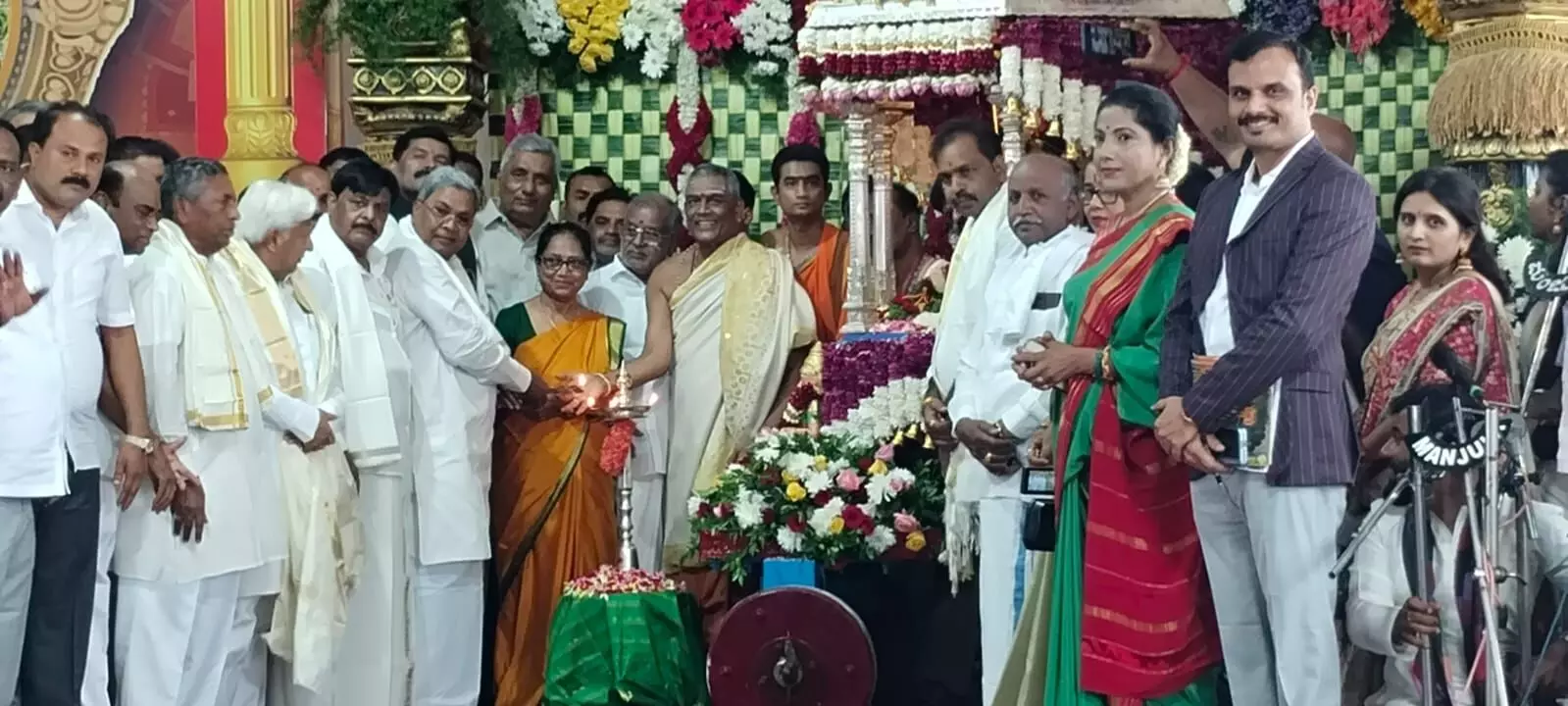 ನಾಡಹಬ್ಬ ಮೈಸೂರು ದಸರಾಗೆ ಬಾನು ಮುಷ್ತಾಕ್ ರಿಂದ ವಿದ್ಯುಕ್ತ ಚಾಲನೆ