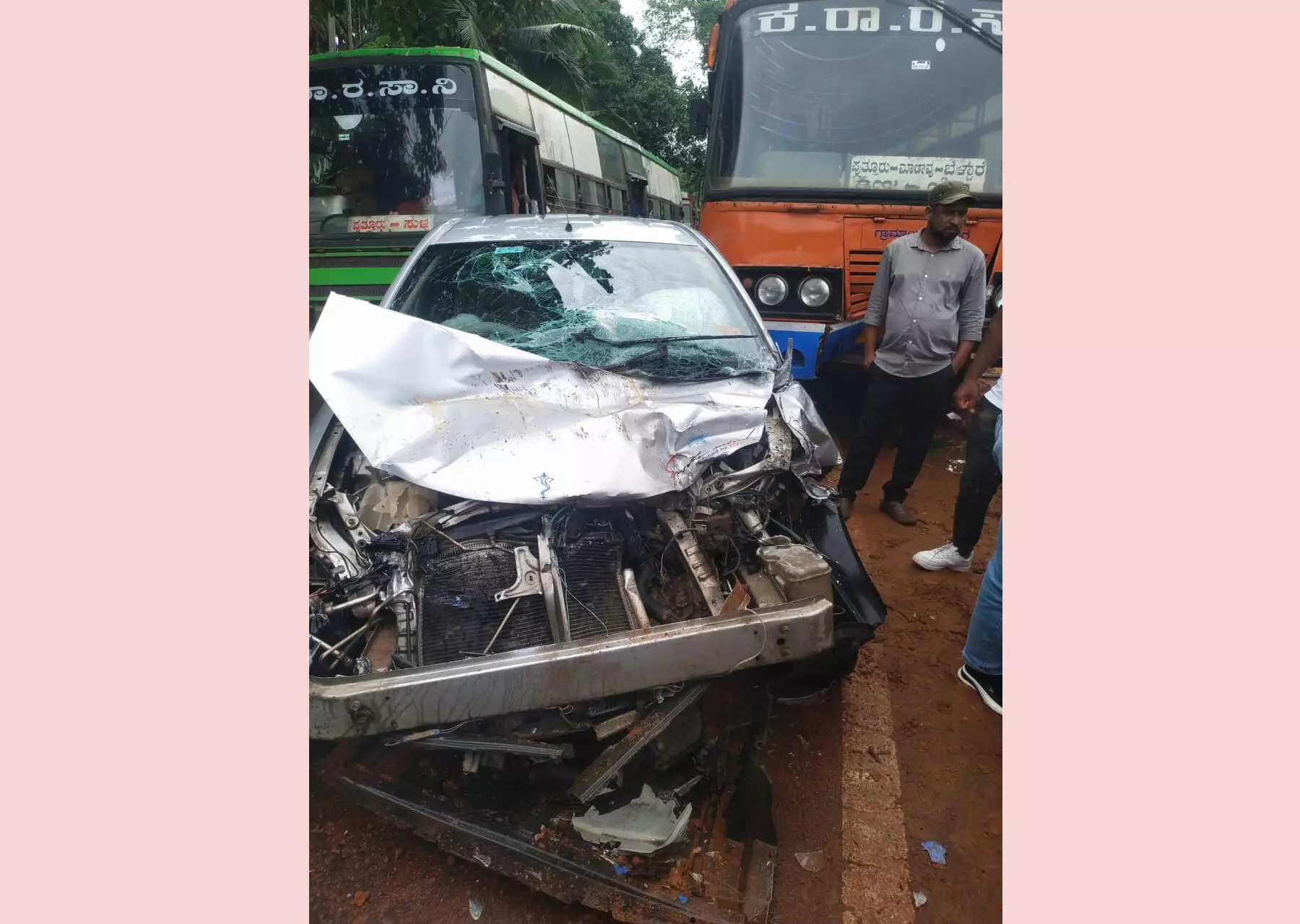 ಪುತ್ತೂರು | ಕಾರು-ಕೆಎಸ್ಸಾರ್ಟಿಸಿ ಬಸ್ ಮಧ್ಯೆ ಅಪಘಾತ ಪುತ್ತೂರು | ಕಾರು-ಕೆಎಸ್ಸಾರ್ಟಿಸಿ ಬಸ್ ಮಧ್ಯೆ ಅಪಘಾತ