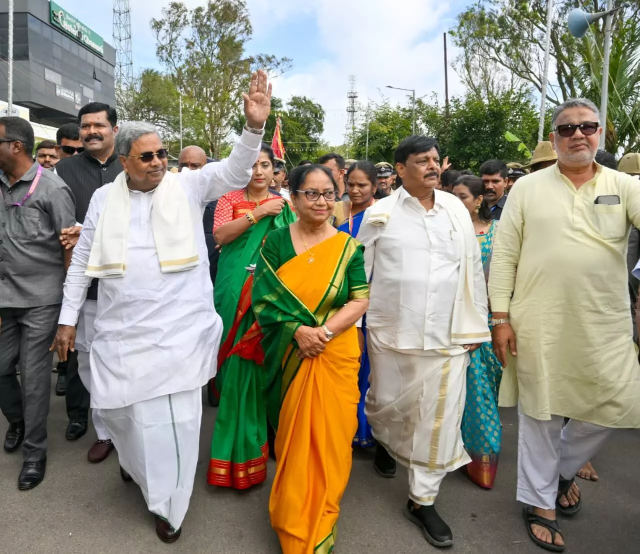 ನಾಡಹಬ್ಬ ಮೈಸೂರು ದಸರಾಗೆ ಬಾನು ಮುಷ್ತಾಕ್ ರಿಂದ ವಿದ್ಯುಕ್ತ ಚಾಲನೆ; ಚಿತ್ರಗಳಲ್ಲಿ ನೋಡಿ