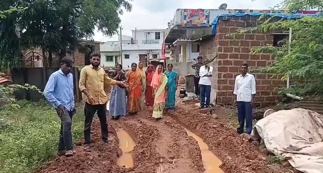 ಬೀದರ್ | ಪ್ರತಾಪೂರ್ ಗ್ರಾಮ ಪಂಚಾಯತಿಯ ಇಂದಿರಾನಗರದಲ್ಲಿ ಹದಗೆಟ್ಟ ರಸ್ತೆ ದುರುಸ್ಥಿಗೆ ಗ್ರಾಮಸ್ಥರ ಒತ್ತಾಯ