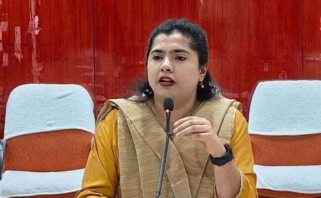 ಕಲಬುರಗಿ | ಜಾನುವಾರುಗಳಿಗೆ ಚರ್ಮಗಂಟು ರೋಗ : ದನಕರುಗಳಿಗೆ ಲಸಿಕೆ ಹಾಕಿಸಲು ಡಿಸಿ ಫೌಝಿಯಾ ತರನ್ನುಮ್ ಮನವಿ ಕಲಬುರಗಿ | ಜಾನುವಾರುಗಳಿಗೆ ಚರ್ಮಗಂಟು ರೋಗ : ದನಕರುಗಳಿಗೆ ಲಸಿಕೆ ಹಾಕಿಸಲು ಡಿಸಿ ಫೌಝಿಯಾ ತರನ್ನುಮ್ ಮನವಿ