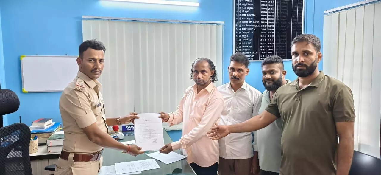 ಪ್ರವಾದಿ ವಿರುದ್ಧ ಕಮೆಂಟ್: ಕ್ರಮಕ್ಕೆ ಮನವಿ ಪ್ರವಾದಿ ವಿರುದ್ಧ ಕಮೆಂಟ್: ಕ್ರಮಕ್ಕೆ ಮನವಿ