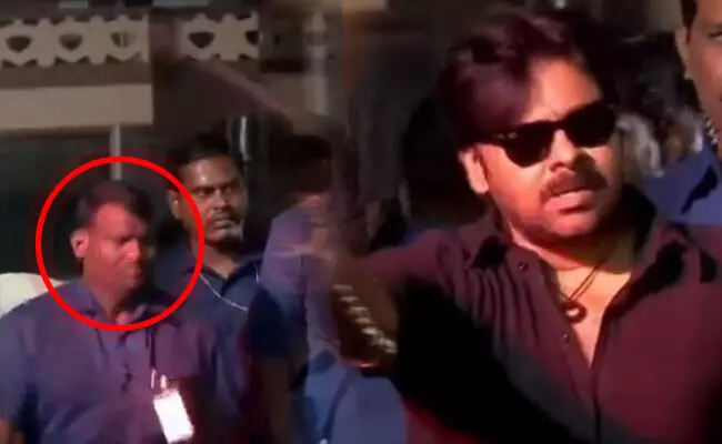 ಸಿನಿಮಾ ಕಾರ್ಯಕ್ರಮದಲ್ಲಿ ಖಡ್ಗ ಝಳಪಿಸಿದ ಪವನ್ ಕಲ್ಯಾಣ್: ಅಂಗರಕ್ಷಕ ಕೂದಲೆಳೆಯ ಅಂತರದಲ್ಲಿ ಪಾರು!