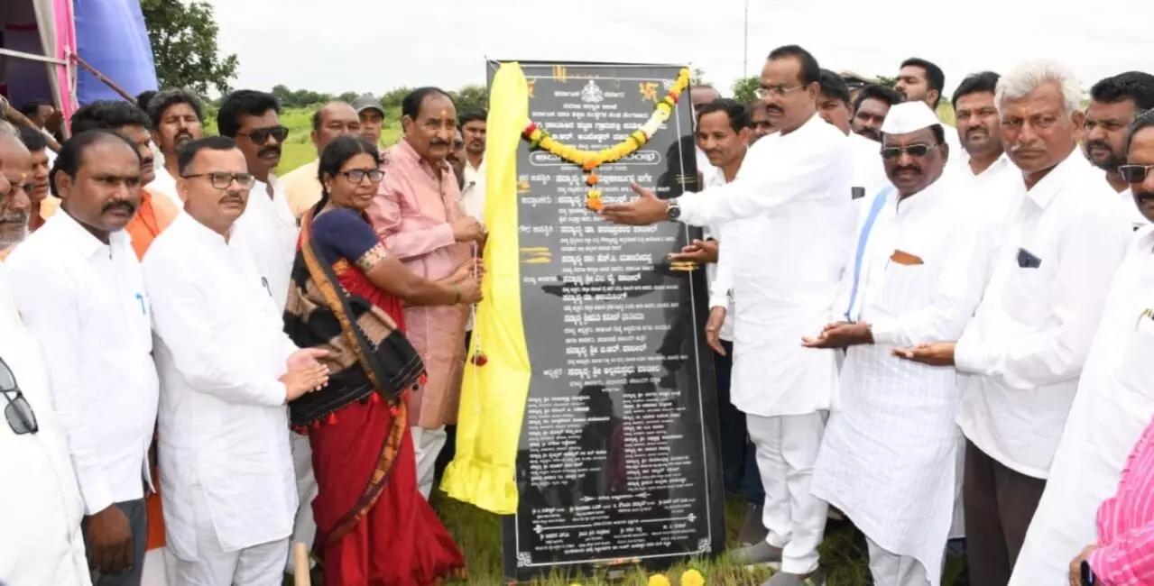 ಕಲಬುರಗಿ | ಪಟ್ಟಣ ಗ್ರಾಮದಲ್ಲಿ ಅಂಬೇಡ್ಕರ್, ಮೊರಾರ್ಜಿ ವಸತಿ ಶಾಲೆ ಕಾಮಗಾರಿಗೆ ಶಾಸಕರಿಂದ ಚಾಲನೆ ಕಲಬುರಗಿ | ಪಟ್ಟಣ ಗ್ರಾಮದಲ್ಲಿ ಅಂಬೇಡ್ಕರ್, ಮೊರಾರ್ಜಿ ವಸತಿ ಶಾಲೆ ಕಾಮಗಾರಿಗೆ ಶಾಸಕರಿಂದ ಚಾಲನೆ