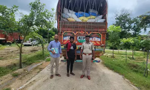 ಸಿಂಧನೂರು | ಪಡಿತರ ಅಕ್ಕಿ ಅಕ್ರಮ ಸಾಗಾಟ: 300 ಕ್ವಿಂಟಾಲ್ ಅಕ್ಕಿ ವಶಕ್ಕೆ