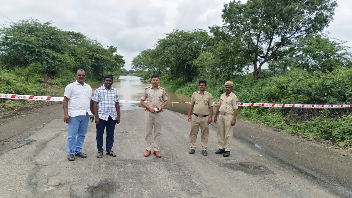 ಕಲಬುರಗಿ: ಧಾರಾಕಾರ ಮಳೆಗೆ ದಂಡೋತಿ ಗ್ರಾಮದ ಕಾಗಿಣಾ ನದಿ ಸೇತುವೆ ಮುಳುಗಡೆ