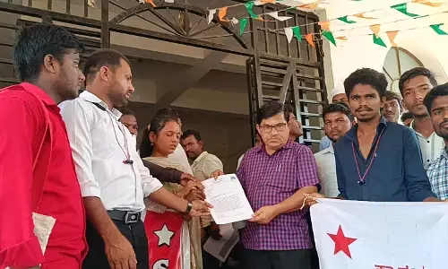 ಯಾದಗಿರಿ | LOCF ಕರಡು ಕೈಬಿಟ್ಟು, ಅತಿಥಿ ಉಪನ್ಯಾಸಕರನ್ನು ನೇಮಿಸಲು ಆಗ್ರಹಿಸಿ ಎಸ್‌ಎಫ್‌ಐ ಪ್ರತಿಭಟನೆ