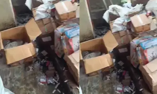 ಮಾನ್ವಿ | ನಿರಂತರ ಮಳೆ : ಅಂಗಡಿಗಳಿಗೆ ನುಗ್ಗಿದ ಚರಂಡಿ ನೀರು