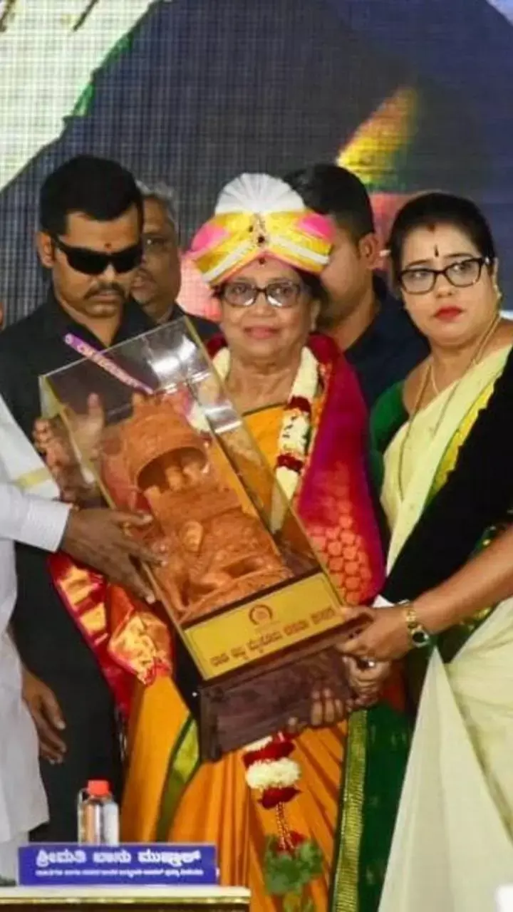 ನಾಡಹಬ್ಬ ಮೈಸೂರು ದಸರಾ ಉದ್ಘಾಟಿಸಿದ ಬಾನು ಮುಷ್ತಾಕ್ ನಾಡಹಬ್ಬ ಮೈಸೂರು ದಸರಾ ಉದ್ಘಾಟಿಸಿದ ಬಾನು ಮುಷ್ತಾಕ್