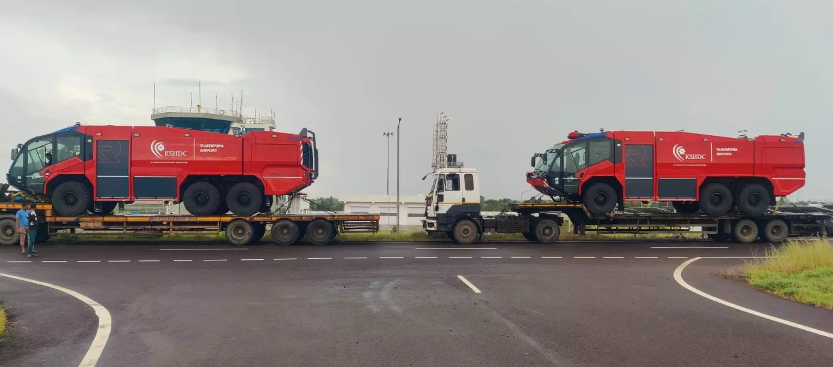 ವಿಜಯಪುರ ವಿಮಾನ ನಿಲ್ದಾಣ : ಆಸ್ಟ್ರಿಯಾದಿಂದ ಬಂದಿಳಿದ 2 ಅಗ್ನಿಶಾಮಕ ವಾಹನ