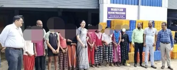 ಫಿಶ್ ಕಟ್ಟಿಂಗ್ ಕಾರ್ಖಾನೆಗೆ ದಾಳಿ: 10 ಬಾಲ ಕಾರ್ಮಿಕರು ಪತ್ತೆ ಫಿಶ್ ಕಟ್ಟಿಂಗ್ ಕಾರ್ಖಾನೆಗೆ ದಾಳಿ: 10 ಬಾಲ ಕಾರ್ಮಿಕರು ಪತ್ತೆ