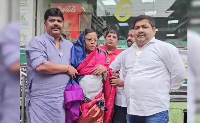 ಮಹಾರಾಷ್ಟ್ರ |ಮೋದಿ ವಿರುದ್ಧ ಪೋಸ್ಟ್‌ ಮಾಡಿದ ಕಾಂಗ್ರೆಸ್ ನಾಯಕನಿಗೆ ಬಲವಂತದಿಂದ ಸೀರೆ ಉಡಿಸಿದ ಬಿಜೆಪಿ ಕಾರ್ಯಕರ್ತರು