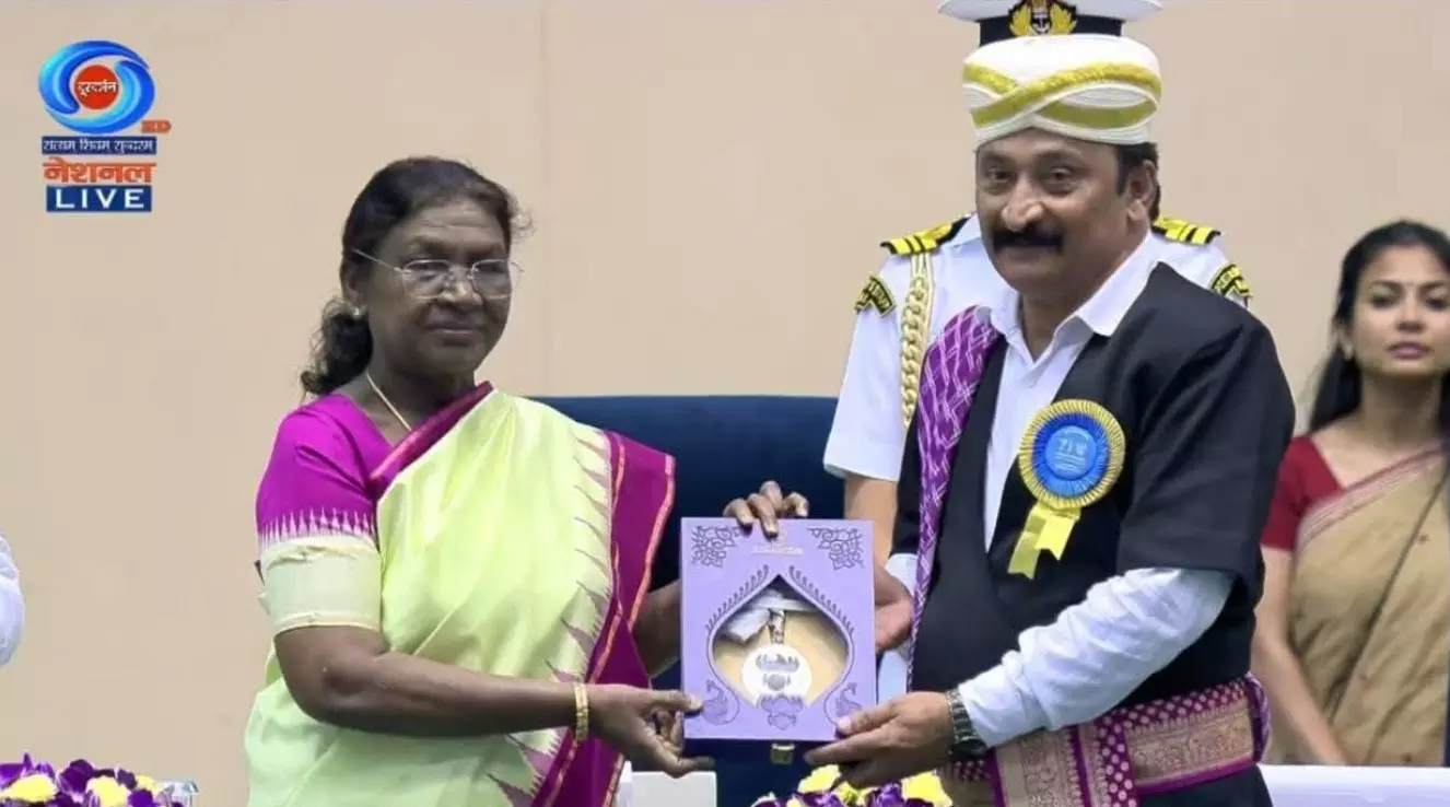 ಕಂದೀಲು ಅತ್ಯುತ್ತಮ ಕನ್ನಡ ಸಿನಿಮಾ; ರಾಷ್ಟ್ರಪತಿಯಿಂದ ಪ್ರಶಸ್ತಿ ಸ್ವೀಕರಿಸಿದ ನಿರ್ಮಾಪಕ ಕೊಟ್ಟುಕತ್ತೀರ ಪ್ರಕಾಶ್ ಕಾರ್ಯಪ್ಪ