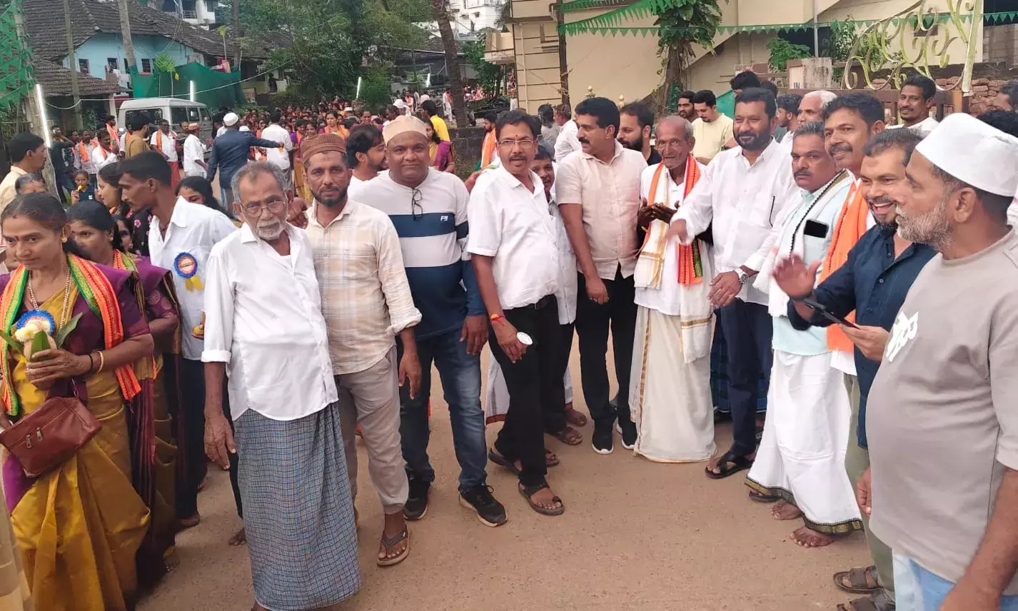 ಬಜಾಲ್: ಹೊರೆಕಾಣಿಕೆಗೆ ಸ್ವಾಗತ ಕೋರಿದ ಮುಸ್ಲಿಮರು