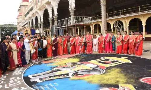 ದಸರಾ ರಂಗೋಲಿ ಸ್ಪರ್ಧೆ : ಅರಳಿದ ಅರ್ಜುನ ಆನೆಯ ಕಲಾಕೃತಿ, ಕಣ್ಮನ ಸೆಳೆದ ಬಗೆ ಬಗೆಯ ರಂಗೋಲಿಗಳು