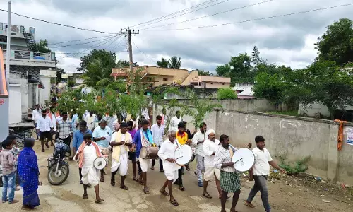 ಯಾದಗಿರಿ | ಅಜಲಾಪುರ ಗ್ರಾಮದಲ್ಲಿ ಮೂಲಭೂತ ಸೌಕರ್ಯಗಳ ಕೊರತೆ: ಉಮೇಶ್ ಮುದ್ನಾಳ ನೇತೃತ್ವದಲ್ಲಿ ಪ್ರತಿಭಟನೆ