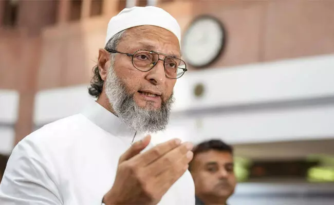 ಮಸೀದಿಗಳು, ಈದ್ಗಾಗಳನ್ನು ಕಿತ್ತುಕೊಳ್ಳಲು ವಕ್ಫ್ ಕಾಯ್ದೆಯನ್ನು ತರಲಾಗಿದೆ : ಅಸದುದ್ದೀನ್ ಉವೈಸಿ ಆರೋಪ