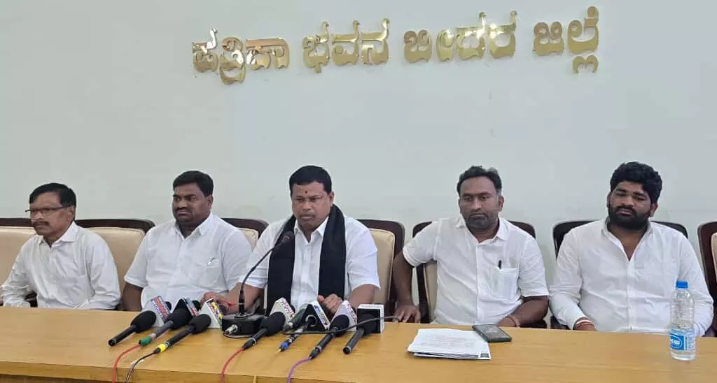 ಬೀದರ್ | ಸಮೀಕ್ಷೆಯ ಧರ್ಮದ ಕಾಲಂನಲ್ಲಿ ʼಹಿಂದುʼ, ಜಾತಿ ಕಾಲಂನಲ್ಲಿ ʼಮಾದಿಗʼ ಎಂದು ನಮೂದಿಸಿ : ಫರ್ನಾಂಡಿಸ್ ಹಿಪ್ಪಳಗಾಂವ್ ಬೀದರ್ | ಸಮೀಕ್ಷೆಯ ಧರ್ಮದ ಕಾಲಂನಲ್ಲಿ ʼಹಿಂದುʼ, ಜಾತಿ ಕಾಲಂನಲ್ಲಿ ʼಮಾದಿಗʼ ಎಂದು ನಮೂದಿಸಿ : ಫರ್ನಾಂಡಿಸ್ ಹಿಪ್ಪಳಗಾಂವ್