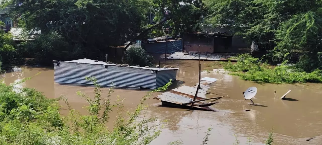 ವಿಜಯಪುರ | ಮಹಾ ಮಳೆಗೆ ತತ್ತರಿಸಿದ ಜನರು; ರಾಷ್ಟ್ರೀಯ ಹೆದ್ದಾರಿ ರಸ್ತೆ ಸಂಪರ್ಕ ಕಡಿತ