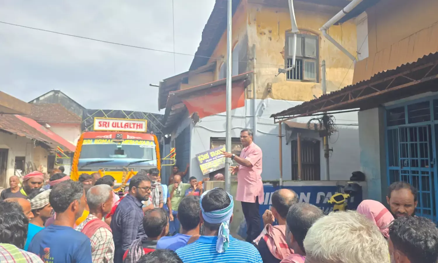 ಕೆಲಸ ನಿರಾಕರಣೆ: ಹಳೆ ಬಂದರು ಹಮಾಲಿ ಕಾರ್ಮಿಕರಿಂದ ಪ್ರತಿಭಟನೆ