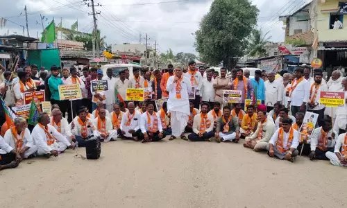 ಯಾದಗಿರಿ | ರಸ್ತೆ ದುಸ್ಥಿತಿ ವಿರೋಧಿಸಿ ಬಿಜೆಪಿಯಿಂದ ಪ್ರತಿಭಟನೆ