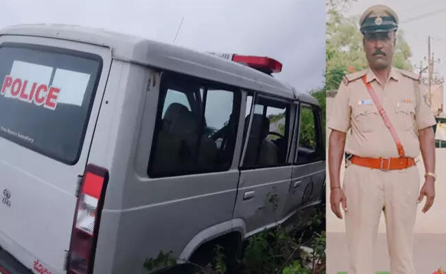 ಗದಗ : ರಸ್ತೆಯಲ್ಲಿ ಸತ್ತು ಬಿದ್ದ ಕತ್ತೆಕಿರುಬವನ್ನು ತಪ್ಪಿಸಲು ಯತ್ನಿಸಿದ ಪೊಲೀಸ್ ಜೀಪ್ ಪಲ್ಟಿ; ಬೆಟಗೇರಿ ಎಎಸ್ಐ ಮೃತ್ಯು