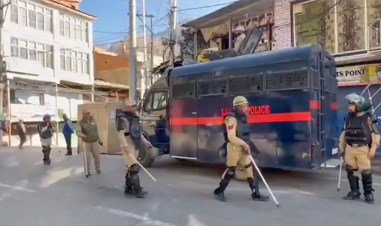 PHOTOS | ಲಡಾಖ್‌ಗೆ ರಾಜ್ಯ ಸ್ಥಾನಮಾನಕ್ಕೆ ಆಗ್ರಹಿಸಿ ಹೋರಾಟ; ಹಿಂಸಾಚಾರದಲ್ಲಿ ನಾಲ್ವರು ಸಾವು