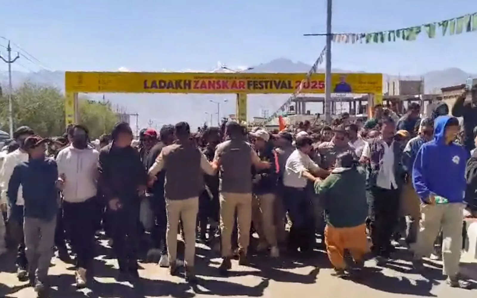 PHOTOS | ಲಡಾಖ್‌ಗೆ ರಾಜ್ಯ ಸ್ಥಾನಮಾನಕ್ಕೆ ಆಗ್ರಹಿಸಿ ಹೋರಾಟ; ಹಿಂಸಾಚಾರದಲ್ಲಿ ನಾಲ್ವರು ಸಾವು