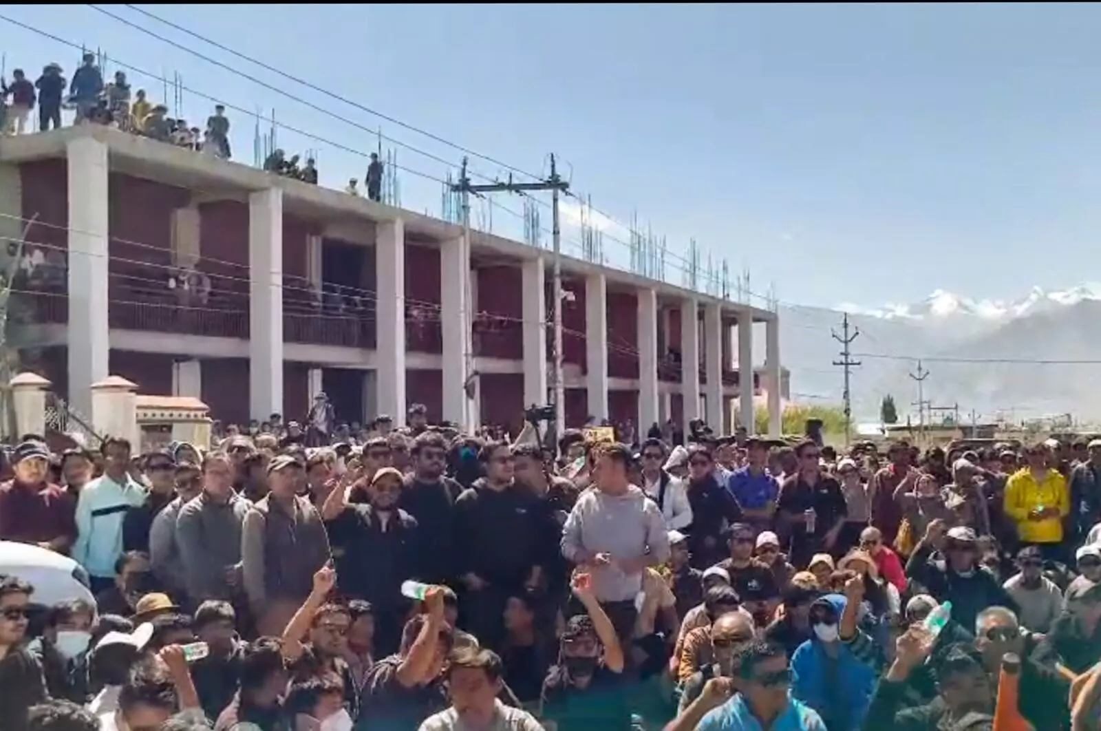 PHOTOS | ಲಡಾಖ್‌ಗೆ ರಾಜ್ಯ ಸ್ಥಾನಮಾನಕ್ಕೆ ಆಗ್ರಹಿಸಿ ಹೋರಾಟ; ಹಿಂಸಾಚಾರದಲ್ಲಿ ನಾಲ್ವರು ಸಾವು