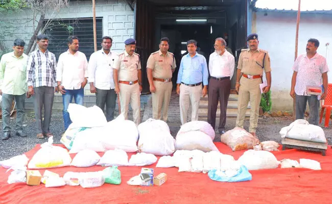 ಬೀದರ್ | ಎನ್ಡಿಪಿಎಸ್ ಕಾಯ್ದೆಯಡಿ ವಶಪಡಿಸಿಕೊಂಡಿದ್ದ 1 ಕೋಟಿ 34 ಲಕ್ಷ ರೂ. ಕ್ಕಿಂತ ಅಧಿಕ ಮೌಲ್ಯದ ಮಾದಕ ವಸ್ತು ನಾಶ ಬೀದರ್ | ಎನ್ಡಿಪಿಎಸ್ ಕಾಯ್ದೆಯಡಿ ವಶಪಡಿಸಿಕೊಂಡಿದ್ದ 1 ಕೋಟಿ 34 ಲಕ್ಷ ರೂ. ಕ್ಕಿಂತ ಅಧಿಕ ಮೌಲ್ಯದ ಮಾದಕ ವಸ್ತು ನಾಶ