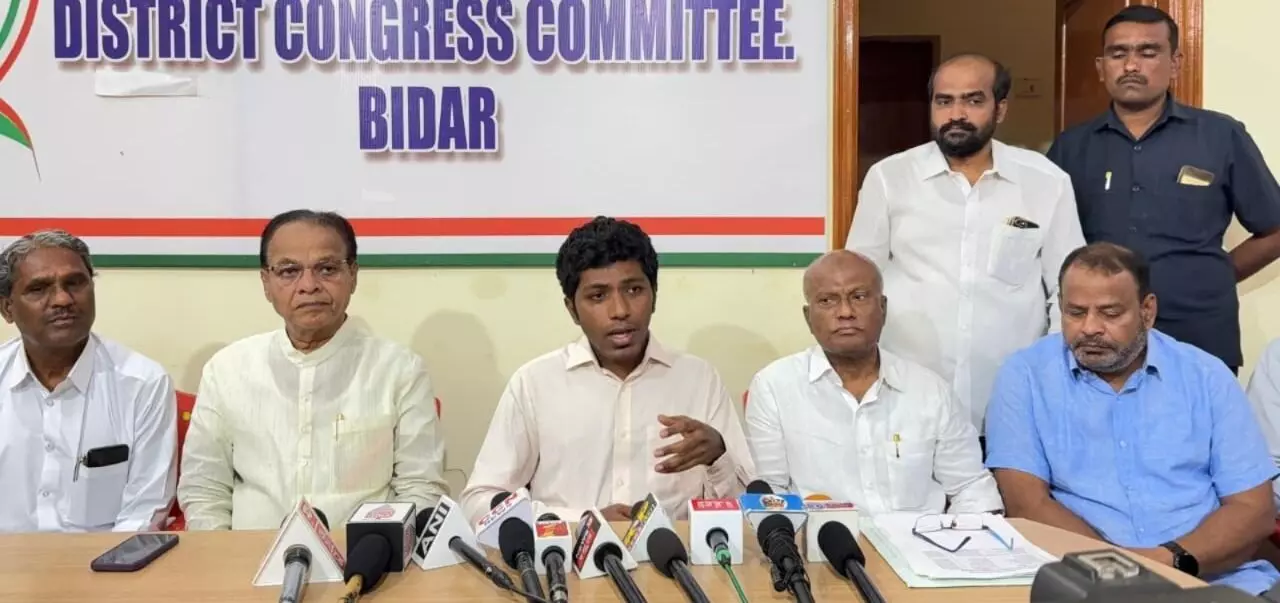 ಬೀದರ್ | ಮತದಾನ ಕಳ್ಳತನ ವಿರೋಧಿಸಿ ಸಹಿ ಸಂಗ್ರಹ ಅಭಿಯಾನ ಆರಂಭ : ಸಂಸದ ಸಾಗರ್ ಖಂಡ್ರೆ ಬೀದರ್ | ಮತದಾನ ಕಳ್ಳತನ ವಿರೋಧಿಸಿ ಸಹಿ ಸಂಗ್ರಹ ಅಭಿಯಾನ ಆರಂಭ : ಸಂಸದ ಸಾಗರ್ ಖಂಡ್ರೆ