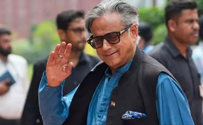 ಏಶ್ಯ ಕಪ್ | ನಾವು ಹಸ್ತಲಾಘವ ಮಾಡಬೇಕಿತ್ತು: ಶಶಿ ತರೂರ್ ಏಶ್ಯ ಕಪ್ | ನಾವು ಹಸ್ತಲಾಘವ ಮಾಡಬೇಕಿತ್ತು: ಶಶಿ ತರೂರ್