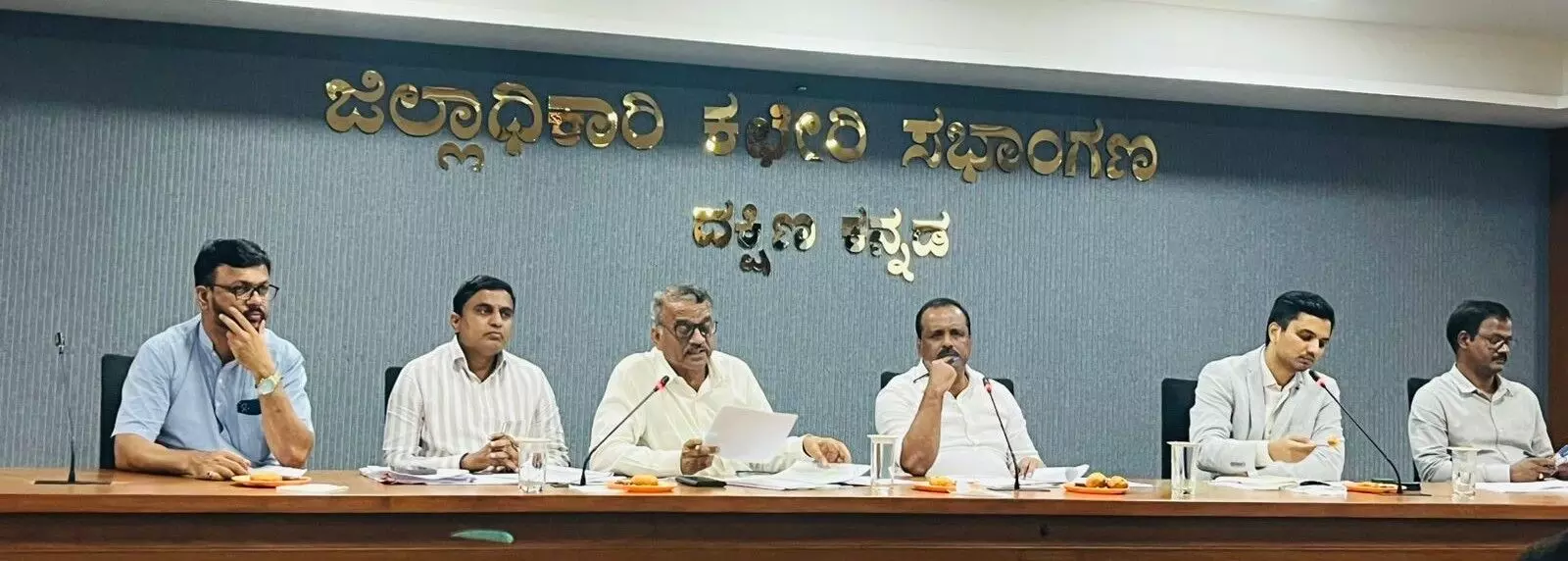 ಭವನಗಳ ಕಾಮಗಾರಿ ತ್ವರಿತಗೊಳಿಸಲು ಸ್ಪೀಕರ್ ಖಾದರ್ ಸೂಚನೆ ಭವನಗಳ ಕಾಮಗಾರಿ ತ್ವರಿತಗೊಳಿಸಲು ಸ್ಪೀಕರ್ ಖಾದರ್ ಸೂಚನೆ