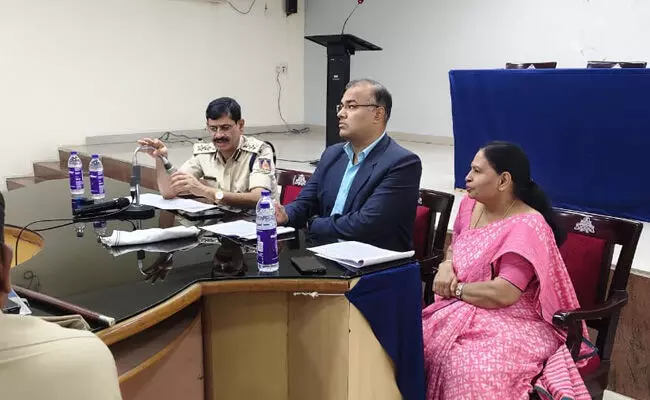 ರಾಯಚೂರು | ಕಾಣೆಯಾದ ಮಹಿಳೆ-ಮಕ್ಕಳ ಪ್ರಕರಣಗಳ ಕುರಿತು ಸಮಾಲೋಚನಾ ಸಭೆ ರಾಯಚೂರು | ಕಾಣೆಯಾದ ಮಹಿಳೆ-ಮಕ್ಕಳ ಪ್ರಕರಣಗಳ ಕುರಿತು ಸಮಾಲೋಚನಾ ಸಭೆ