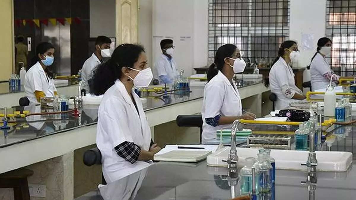 ದೇಶಾದ್ಯಂತ 10 ಸಾವಿರ ಎಂಬಿಬಿಎಸ್, ಪಿಜಿ ಸೀಟುಗಳ ಸೇರ್ಪಡೆಗೆ ಕೇಂದ್ರ ಸರಕಾರ ಅಸ್ತು