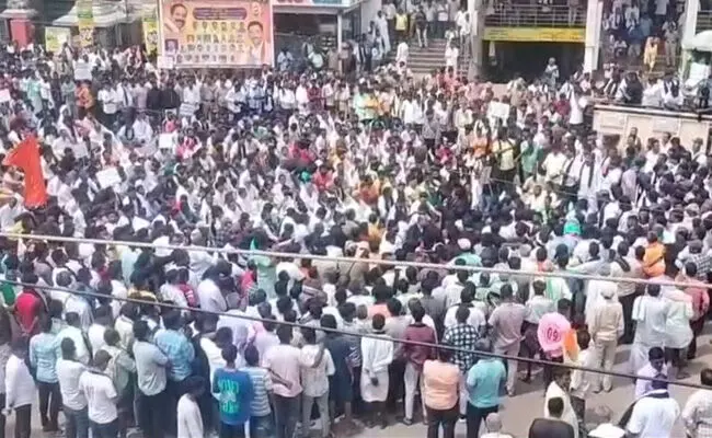 ಹೊಸಪೇಟೆ | ಎಸ್‌ಟಿಗೆ ಕುರುಬ ಸಮಾಜ ಸೇರ್ಪಡೆ ವಿರೋಧಿಸಿ ವಾಲ್ಮೀಕಿ ಸಮುದಾಯದಿಂದ ಪ್ರತಿಭಟನೆ