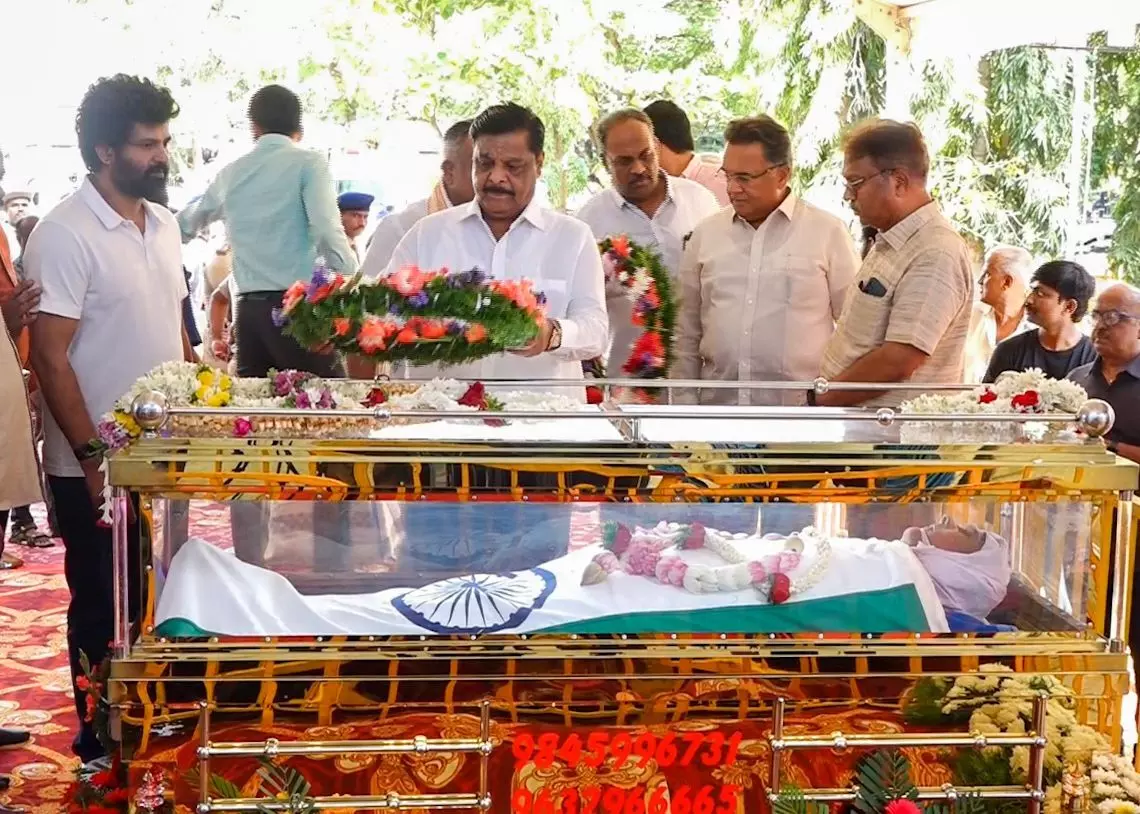 ಎಸ್.ಎಲ್.ಭೈರಪ್ಪ ಅಂತಿಮ ದರ್ಶನ ಪಡೆದ ಸಾಹಿತ್ಯಾಭಿಮಾನಿಗಳು, ಗಣ್ಯರು