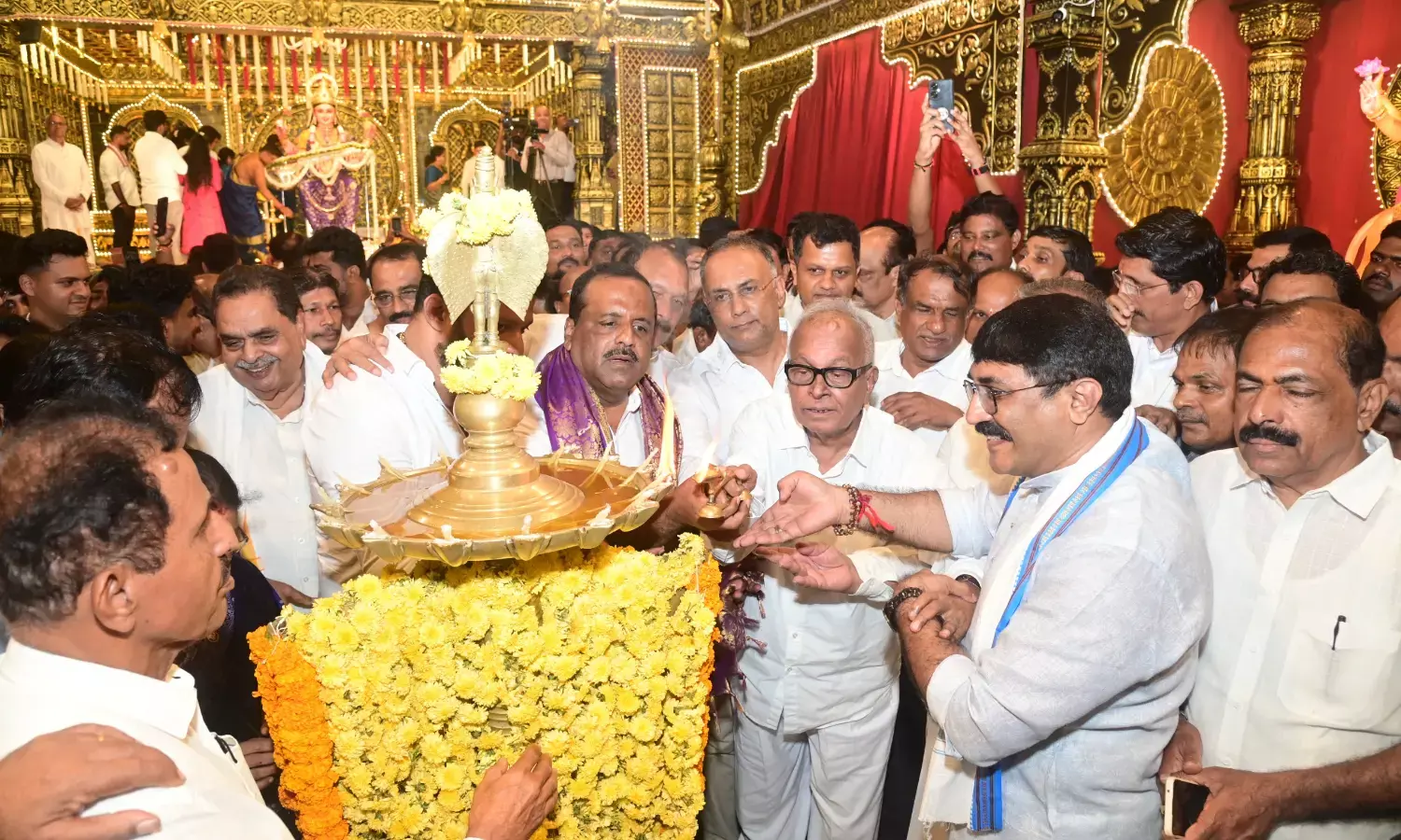 ಮಂಗಳೂರು ದಸರಾ ಕಾರ್ಯಕ್ರಮಗಳಿಗೆ ಸ್ಪೀಕರ್ ಯು.ಟಿ.ಖಾದರ್ ಚಾಲನೆ