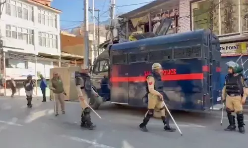 ಹಿಂಸಾಚಾರ ಪೀಡಿತ ಲಡಾಖ್ ನಲ್ಲಿ ಕರ್ಫ್ಯೂ; 50 ಮಂದಿ ಪೊಲೀಸ್ ವಶಕ್ಕೆ