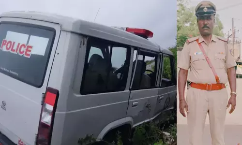 ಗದಗ : ರಸ್ತೆಯಲ್ಲಿ ಸತ್ತು ಬಿದ್ದ ಕತ್ತೆಕಿರುಬವನ್ನು ತಪ್ಪಿಸಲು ಯತ್ನಿಸಿದ ಪೊಲೀಸ್ ಜೀಪ್ ಪಲ್ಟಿ; ಬೆಟಗೇರಿ ಎಎಸ್ಐ ಮೃತ್ಯು