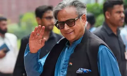 ಏಶ್ಯ ಕಪ್ | ನಾವು ಹಸ್ತಲಾಘವ ಮಾಡಬೇಕಿತ್ತು: ಶಶಿ ತರೂರ್