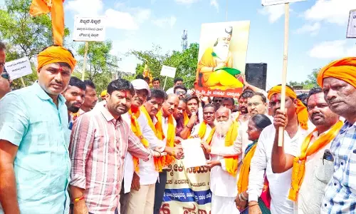 ಸಿರವಾರ | ಎಸ್ಟಿಗೆ ಕುರುಬ ಸಮಾಜ ಸೇರ್ಪಡೆ ವಿರೋಧಿಸಿ ಬೃಹತ್ ಪ್ರತಿಭಟನೆ