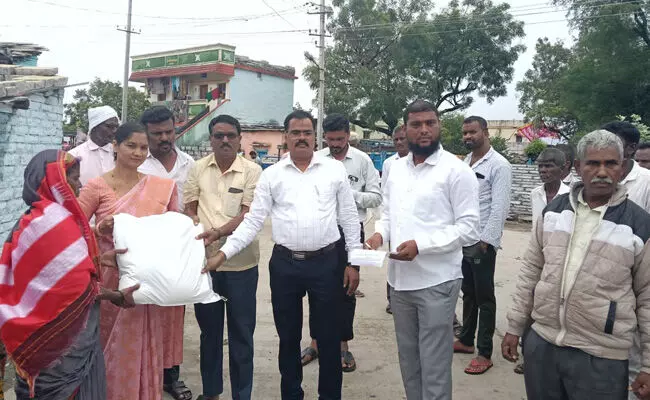 ಕಲಬುರಗಿ | ಸಂತ್ರಸ್ತ ಕುಟುಂಬಗಳಿಗೆ ಆಹಾರ ಕಿಟ್ ವಿತರಣೆ