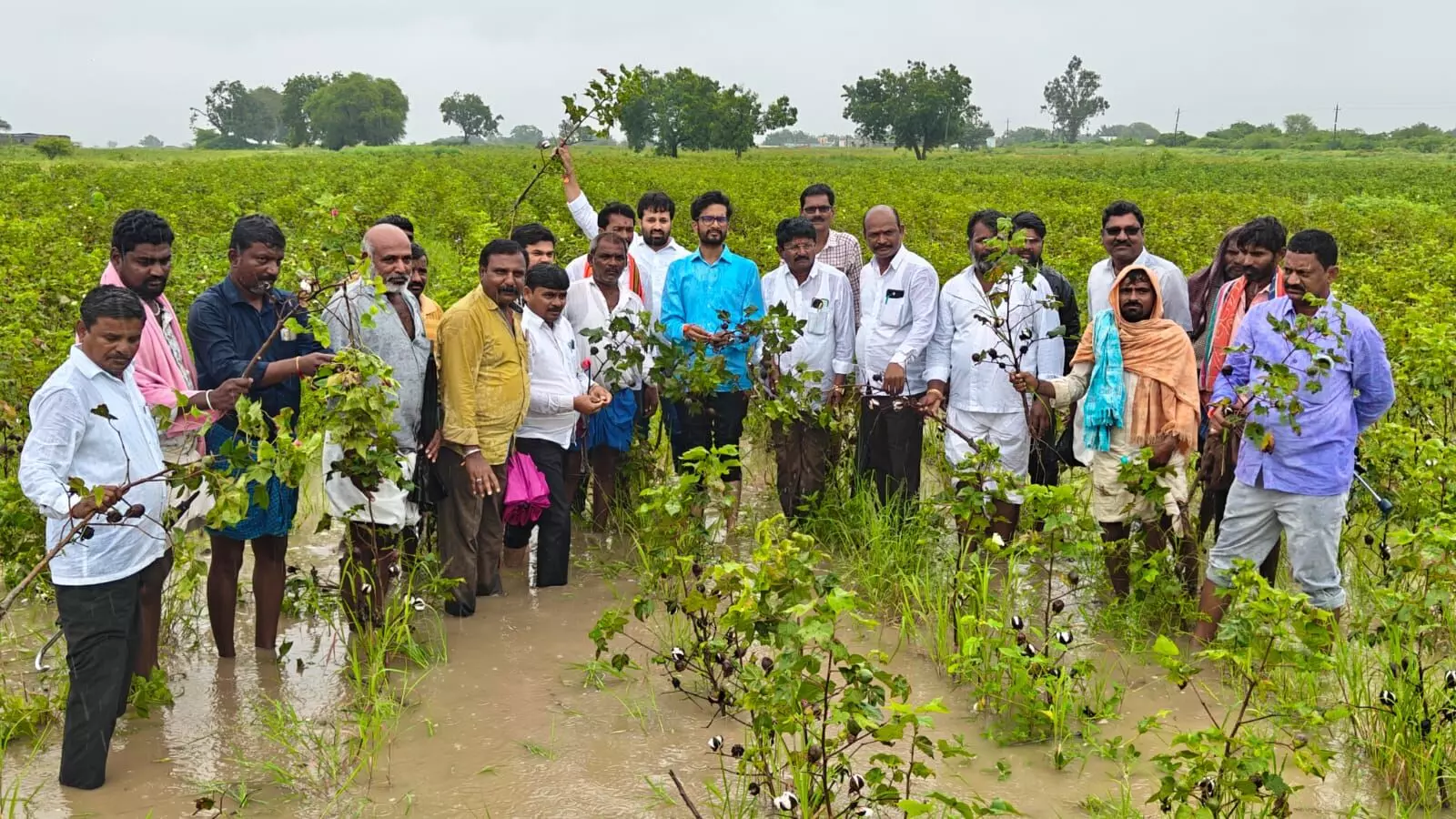 ವಡಿಗೇರಾ ತಾಲೂಕಿನ ವಿವಿಧೆಡೆ ಬೆಳೆನಷ್ಟ | ಸರಕಾರ ಕೂಡಲೇ ಹೆಚ್ಚಿನ ಪರಿಹಾರ ಘೋಷಿಸಲಿ : ಮಹೇಶರಡ್ಡಿ ಮುದ್ನಾಳ್ ವಡಿಗೇರಾ ತಾಲೂಕಿನ ವಿವಿಧೆಡೆ ಬೆಳೆನಷ್ಟ | ಸರಕಾರ ಕೂಡಲೇ ಹೆಚ್ಚಿನ ಪರಿಹಾರ ಘೋಷಿಸಲಿ : ಮಹೇಶರಡ್ಡಿ ಮುದ್ನಾಳ್