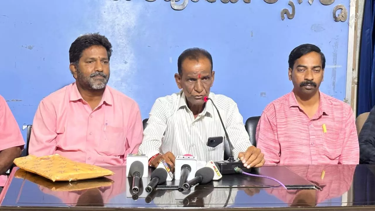 ರಾಯಚೂರು | ಅನಧಿಕೃತ ತರಕಾರಿ ಮಾರುಕಟ್ಟೆ ಸ್ಥಳಾಂತರಿಸದಿದ್ದರೆ ಹೋರಾಟ : ಮಹಾವೀರ್ ರಾಯಚೂರು | ಅನಧಿಕೃತ ತರಕಾರಿ ಮಾರುಕಟ್ಟೆ ಸ್ಥಳಾಂತರಿಸದಿದ್ದರೆ ಹೋರಾಟ : ಮಹಾವೀರ್