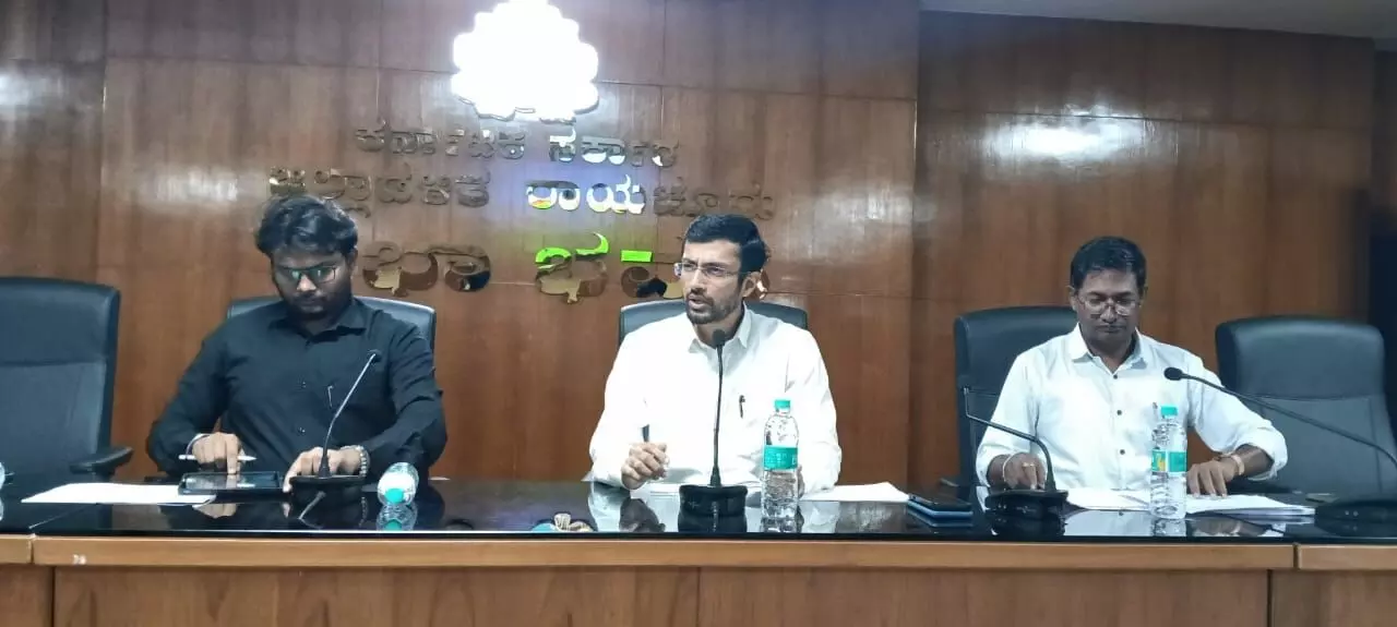 ರಾಯಚೂರು | ಸಾಮಾಜಿಕ, ಶೈಕ್ಷಣಿಕ ಸಮೀಕ್ಷೆಯನ್ನು ಅ.7ರವರೆಗೆ ಯುದ್ಧೋಪಾದಿಯಲ್ಲಿ ನಡೆಸಿ : ಡಿಸಿ ನಿತೀಶ್ ಕೆ. ರಾಯಚೂರು | ಸಾಮಾಜಿಕ, ಶೈಕ್ಷಣಿಕ ಸಮೀಕ್ಷೆಯನ್ನು ಅ.7ರವರೆಗೆ ಯುದ್ಧೋಪಾದಿಯಲ್ಲಿ ನಡೆಸಿ : ಡಿಸಿ ನಿತೀಶ್ ಕೆ.