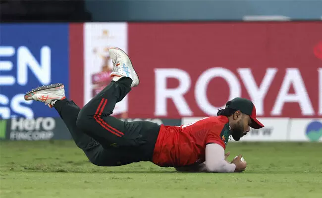 ಪಾಕಿಸ್ತಾನದ ವಿರುದ್ಧ ಕ್ಯಾಚ್ ಕೈಚೆಲ್ಲಿದ್ದಕ್ಕೆ ಬೆಲೆ ತೆತ್ತ ಬಾಂಗ್ಲಾದೇಶ ಪಾಕಿಸ್ತಾನದ ವಿರುದ್ಧ ಕ್ಯಾಚ್ ಕೈಚೆಲ್ಲಿದ್ದಕ್ಕೆ ಬೆಲೆ ತೆತ್ತ ಬಾಂಗ್ಲಾದೇಶ