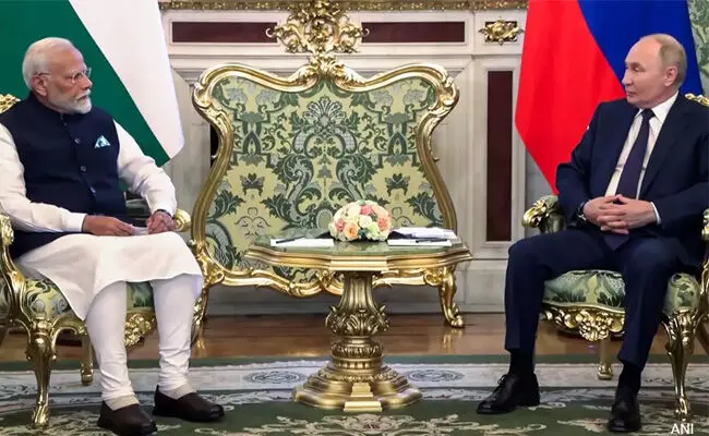 ಅಮೆರಿಕದ ಸುಂಕಾಸ್ತ್ರದ ಬಳಿಕ ಪ್ರಧಾನಿ ಮೋದಿ ಪುಟಿನ್ಗೆ ಕರೆ ಮಾಡಿರಲಿಲ್ಲ : ವಿದೇಶಾಂಗ ವ್ಯವಹಾರಗಳ ಸಚಿವಾಲಯ ಸ್ಪಷ್ಟನೆ ಅಮೆರಿಕದ ಸುಂಕಾಸ್ತ್ರದ ಬಳಿಕ ಪ್ರಧಾನಿ ಮೋದಿ ಪುಟಿನ್ಗೆ ಕರೆ ಮಾಡಿರಲಿಲ್ಲ : ವಿದೇಶಾಂಗ ವ್ಯವಹಾರಗಳ ಸಚಿವಾಲಯ ಸ್ಪಷ್ಟನೆ