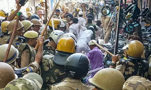 ಉತ್ತರ ಪ್ರದೇಶ | ‘ಐ ಲವ್ ಮುಹಮ್ಮದ್’ ವಿವಾದ: ಶುಕ್ರವಾರದ ಪ್ರಾರ್ಥನೆಯ ನಂತರ ಮಸೀದಿಯ ಹೊರಗೆ ಸ್ಥಳೀಯರು ಮತ್ತು ಪೊಲೀಸರ ನಡುವೆ ಘರ್ಷಣೆ